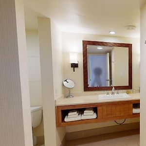 Deluxe Queen Room Two Queen Beds Smoking